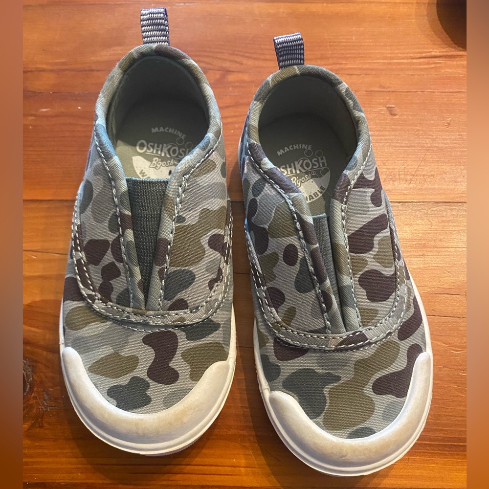 Oshkosh slip on camo toddler boy shoes sz 7